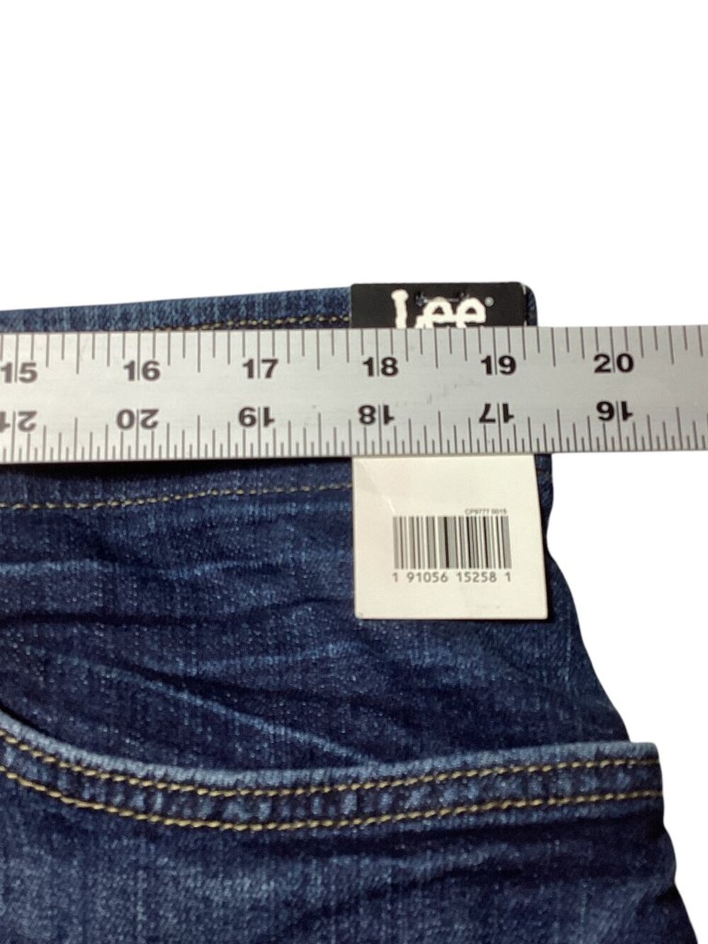 Lee: Men's Extreme Motion Jeans, Straight Taper, Size 38 x 30 - Picture 12 of 14